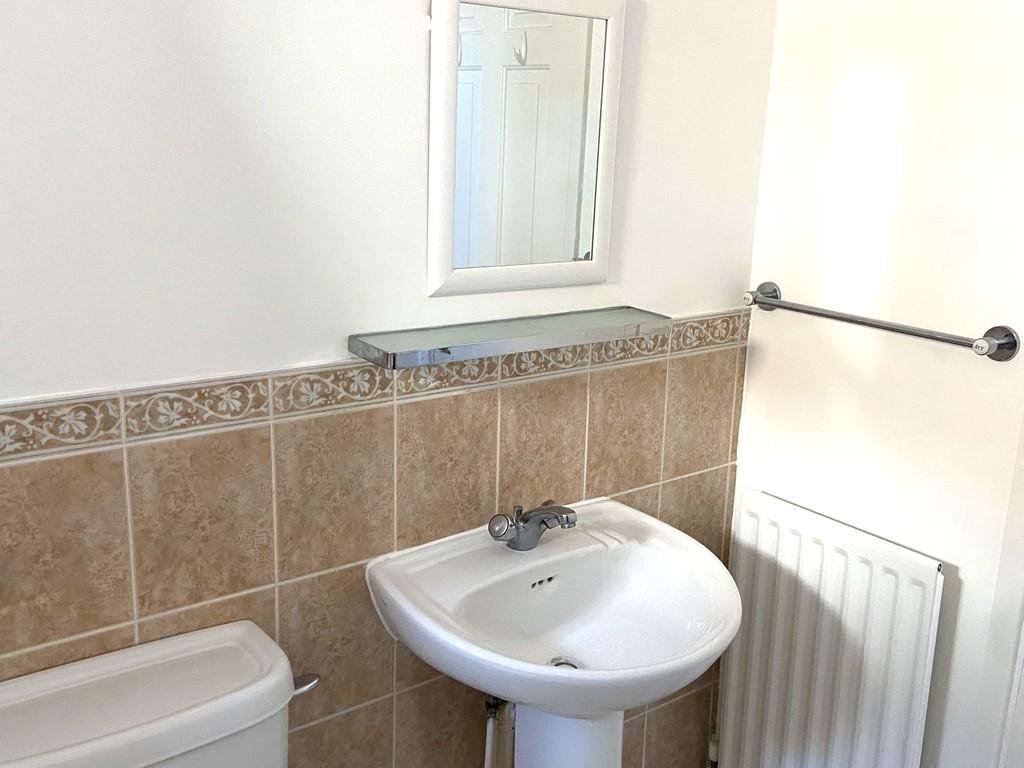 Family bathroom (2)