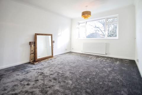 2 bedroom maisonette to rent, Crosier Road, Uxbridge