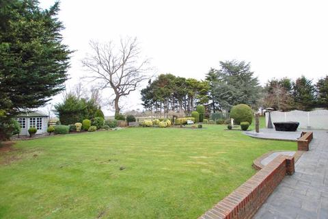 4 bedroom link detached house for sale, Orsett Village