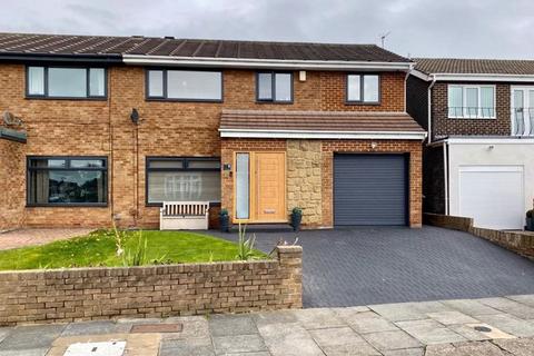 4 bedroom semi-detached house for sale - Moor Close, North Shields