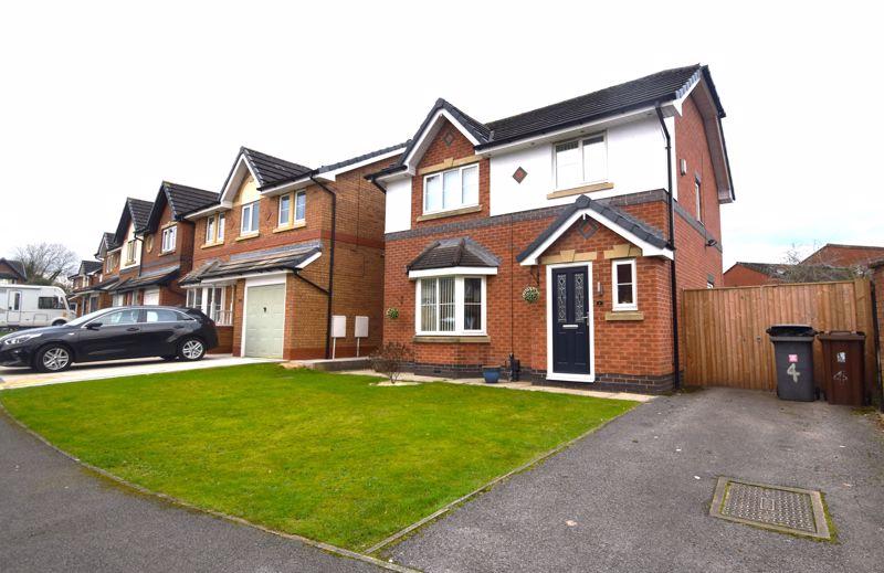 Clayhill Grove, Lowton 3 bed detached house £1,200 pcm (£277 pw)