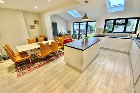 81 Corhampton Road, Bournemouth, BH6 5NX