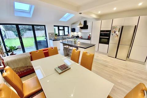 81 Corhampton Road, Bournemouth, BH6 5NX