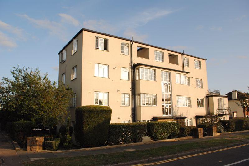 London Road, LeighOnSea SS9 2 bed apartment to rent £1,100 pcm (£