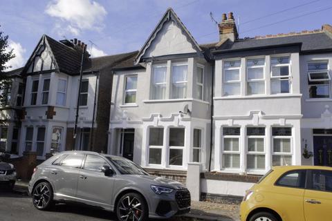 2 bedroom apartment for sale, Leighton Avenue, Leigh-On-Sea SS9