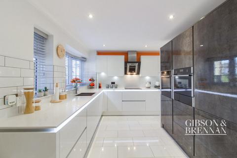 62 Clickett Hill, Basildon, SS14 1ND