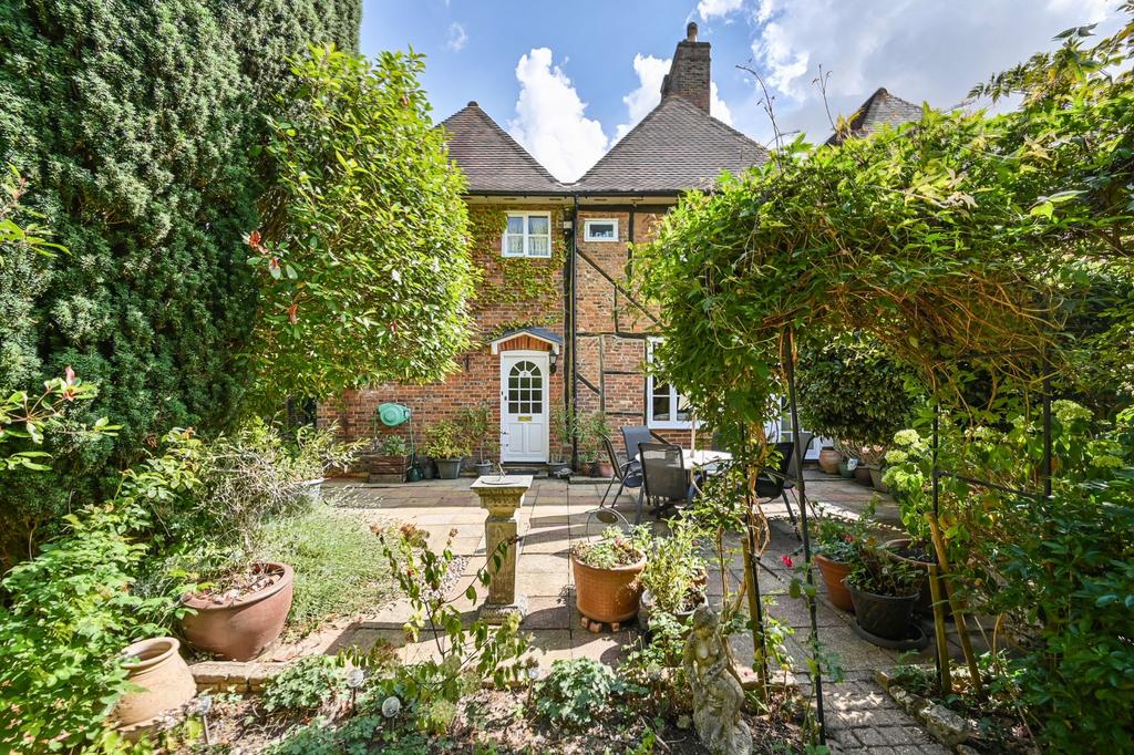 Boys Hall Road, Willesborough, Ashford, Kent, TN24 3 bed semidetached