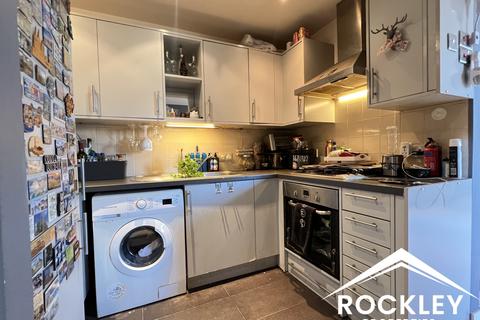 1 bedroom flat for sale, Cambridge Road, Barking IG11