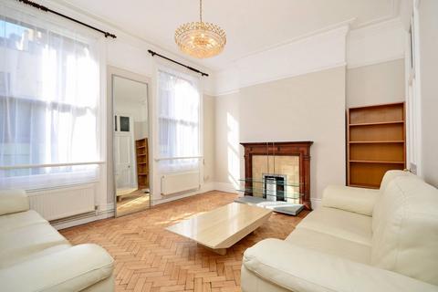 3 bedroom flat for sale, Great Russell Street, Bloomsbury, London, WC1B