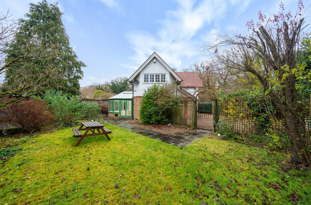 Taplow Common Road, Burnham, Slough 4 bed detached house for sale £