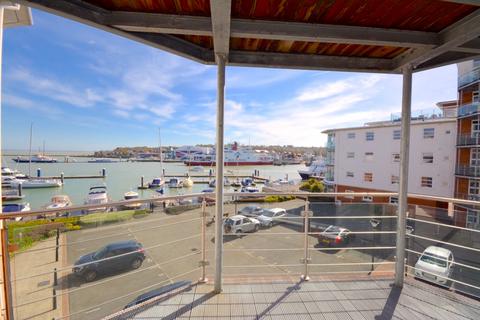 2 bedroom apartment to rent, Marinus Court, Cowes