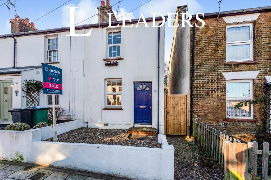 Lower Paddock Road 2 bed end of terrace house £1,600 pcm (£369 pw)