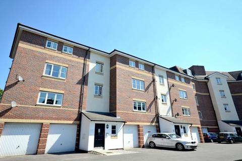 2 bedroom apartment to rent, Bosworth Court, Bath Road