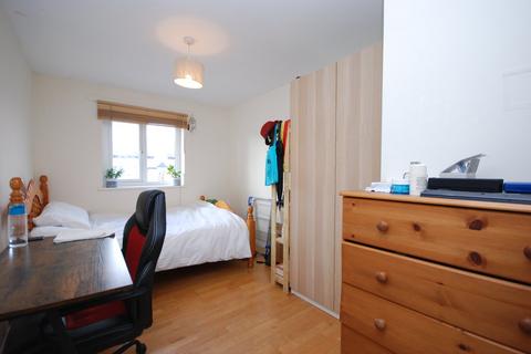 2 bedroom apartment to rent, St James Drive, Wandsworth Common SW12