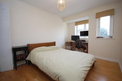 2 bedroom apartment to rent, St James Drive, Wandsworth Common SW12