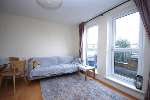 2 bedroom apartment to rent, St James Drive, Wandsworth Common SW12