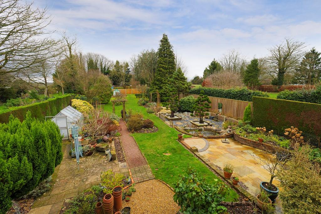Longage Hill, Rhodes Minnis, Canterbury, CT4 4 bed detached house for