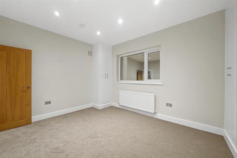 2 bedroom apartment to rent, Bear Road, Feltham TW13