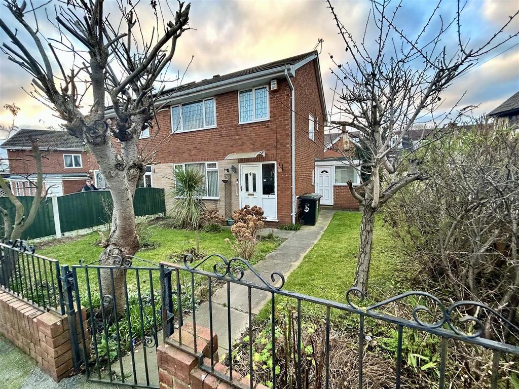 Ash Tree Grove, Kippax, Leeds 3 bed semidetached house £220,000