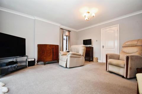2 bedroom apartment for sale, Glenfield Drive, Kirk Ella, Hull