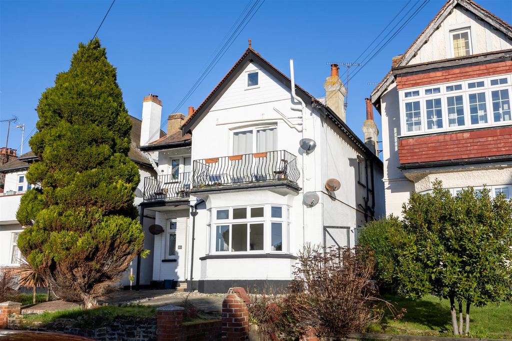First Avenue, WestcliffOnSea 1 bed apartment for sale £195,000