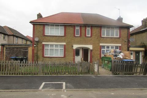 3 bedroom semi-detached house to rent, Montagu Crescent, London N18