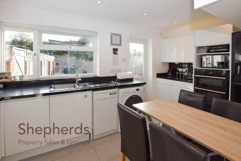 9 Rainer Close, Cheshunt, Waltham Cross, EN8 9QJ