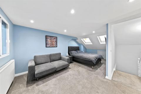 2 bedroom apartment for sale, St. Georges Road, Feltham