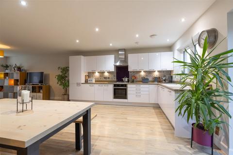 15 Almond Crescent, Huntingtowerfield, Perth, PH1 3FB