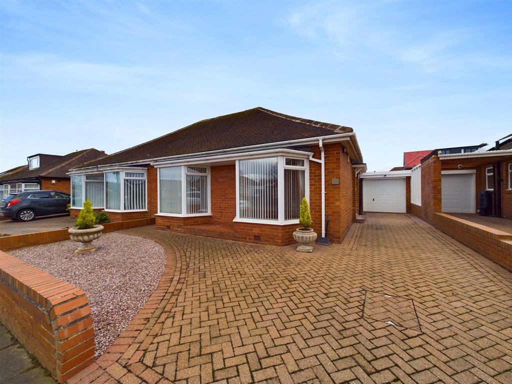 Hastings Avenue, Whitley Bay 2 bed semidetached bungalow £1,400 pcm