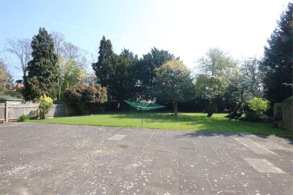 High Road, Whetstone, N20 1 bed in a flat share to rent £650 pcm (£