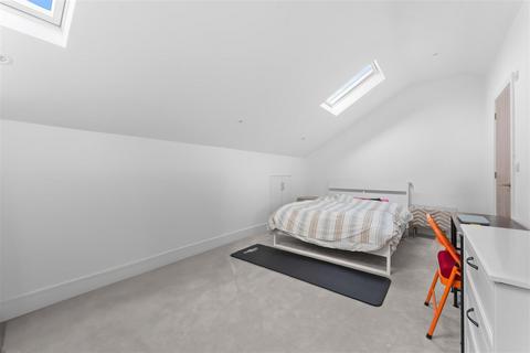2 bedroom maisonette for sale, Lime Grove, New Malden