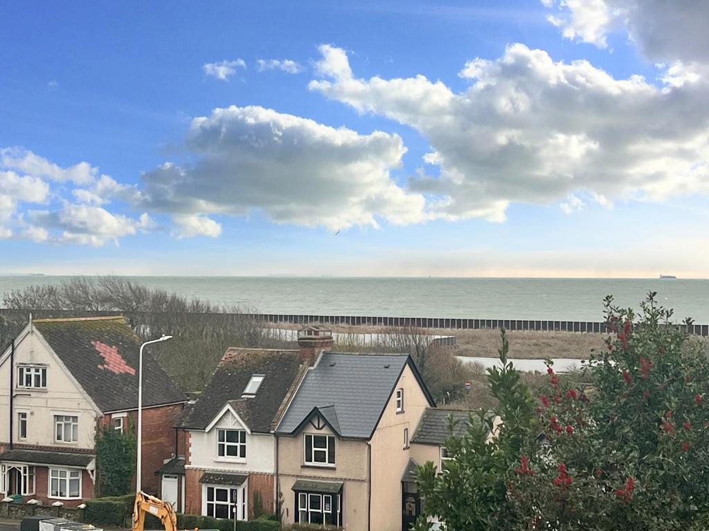 Cliff Road, Hythe 5 bed detached house for sale £325,000