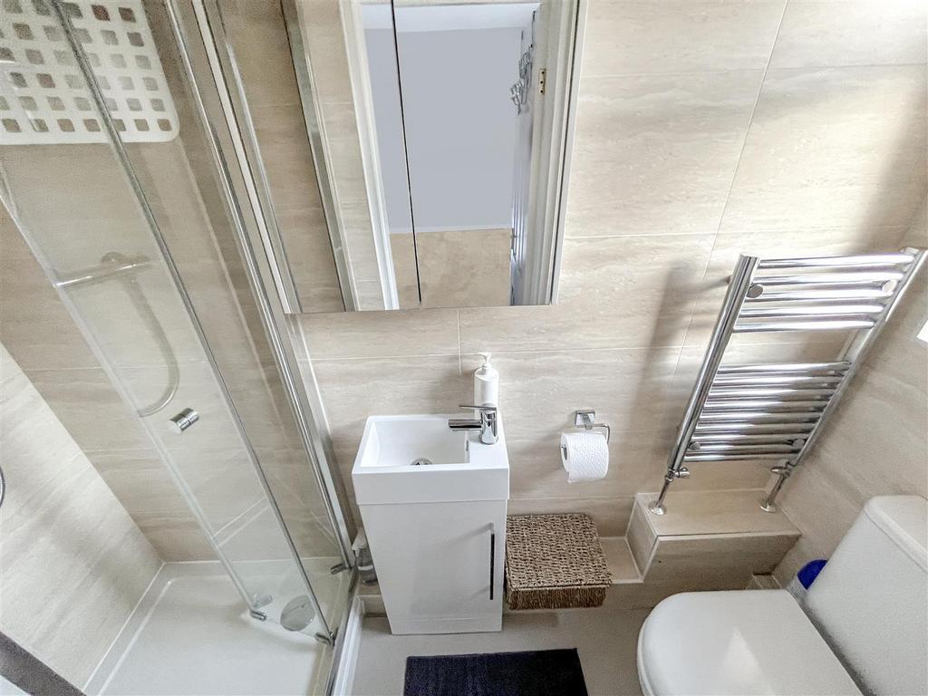 En Suite Shower Room Aspect 3