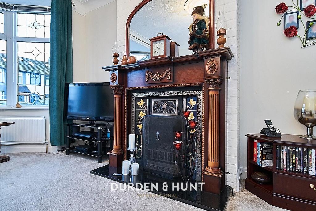 Reynolds Avenue, Chadwell Heath, RM6 3 bed terraced house for sale £