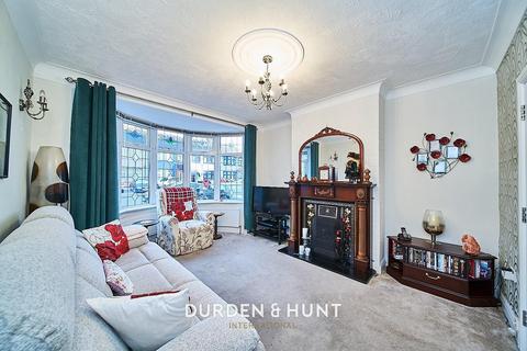 51 Reynolds Avenue, Chadwell Heath, Romford, RM6 4NT