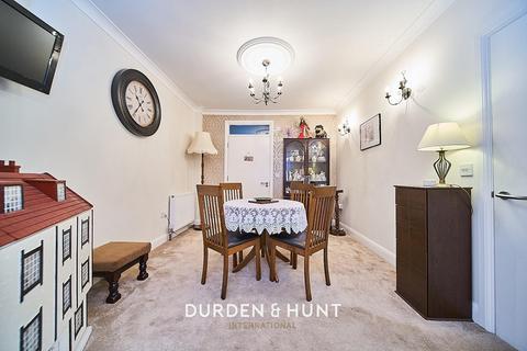 51 Reynolds Avenue, Chadwell Heath, Romford, RM6 4NT