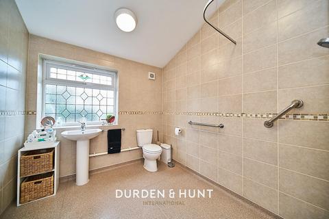 51 Reynolds Avenue, Chadwell Heath, Romford, RM6 4NT