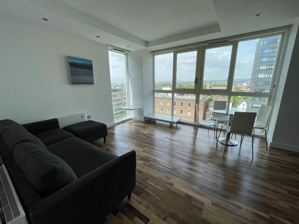 Admiral House, Newport Road, Cardiff 2 bed apartment for sale £180,000
