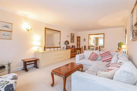 2 bedroom flat for sale - West Parade, Worthing