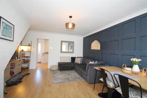 27 Newham Close, Steyning, BN44 3ND
