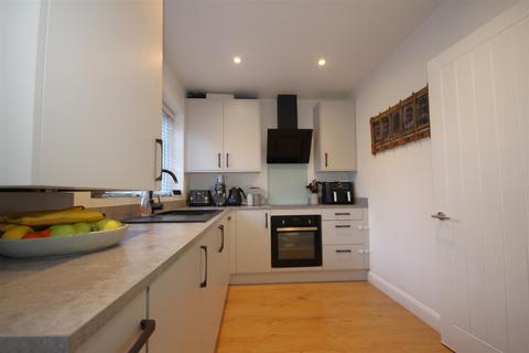 27 Newham Close, Steyning, BN44 3ND
