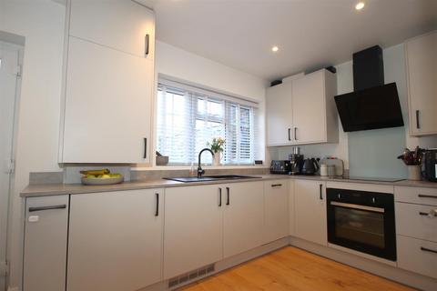 27 Newham Close, Steyning, BN44 3ND