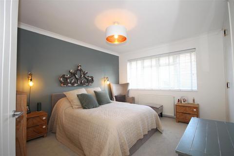 27 Newham Close, Steyning, BN44 3ND