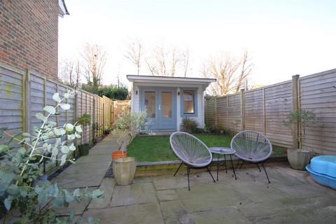27 Newham Close, Steyning, BN44 3ND