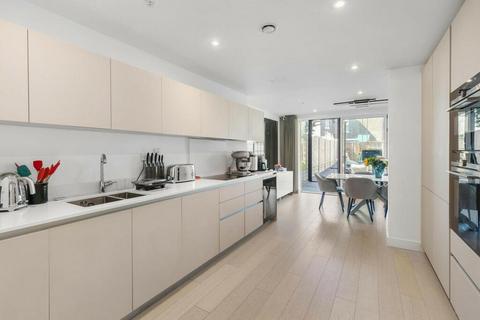 3, Dickson Terrace, 11 Nunhead Green, London, SE15 3QQ