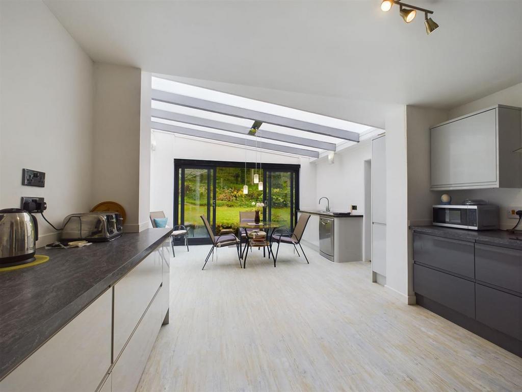 CAM01381 G0-PR0034-STILL015.jpg