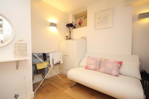 2 bedroom flat to rent, Hunter Road, Guildford