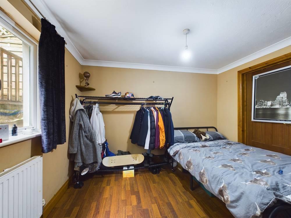 Bedroom 1.jpg