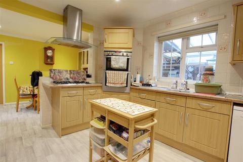 5 bedroom detached bungalow for sale, Brackenborough Rd, Louth LN11